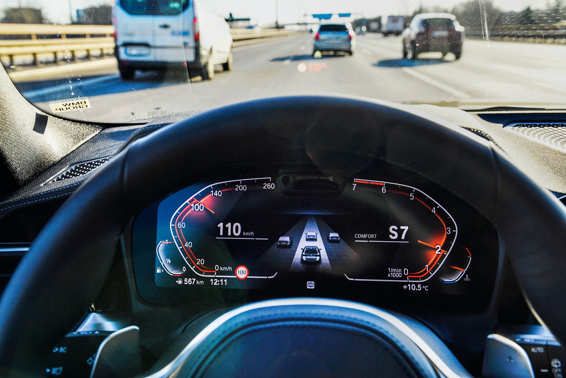 Adaptacyjny tempomat z automatycznym hamowanie