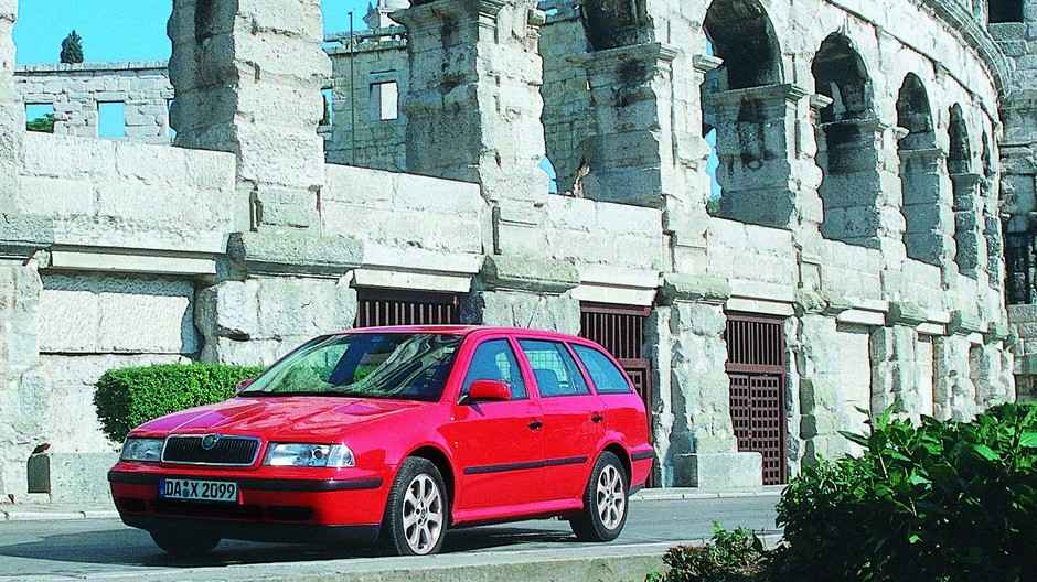 Octavia I to dobry pomysł na rodzinne auto za rozsądne pieniądze. Pakowne są i liftback, i kombi.Sprawdzi się i na co dzień i podczas wyjazdów.