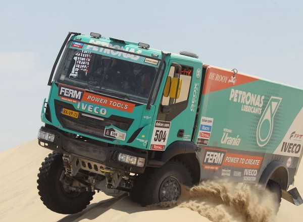 Dakar 2013: na półmetku odpadło 137 pojazdów