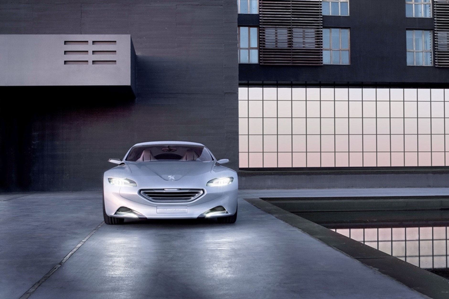 Peugeot SR1 – koniec głupkowatych uśmiechów