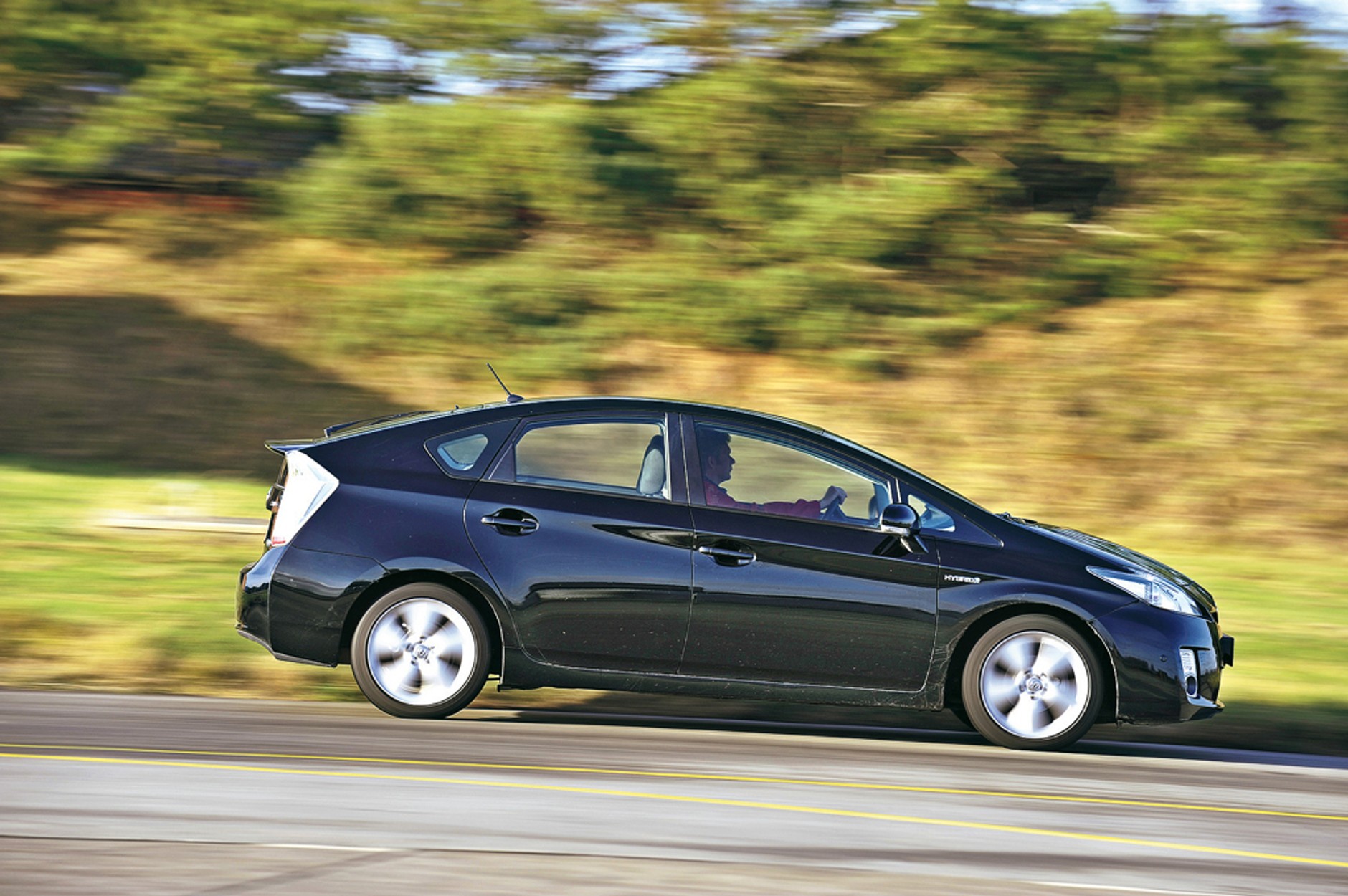 Toyota Prius kontra VW Golf - Parada przeciwieństw