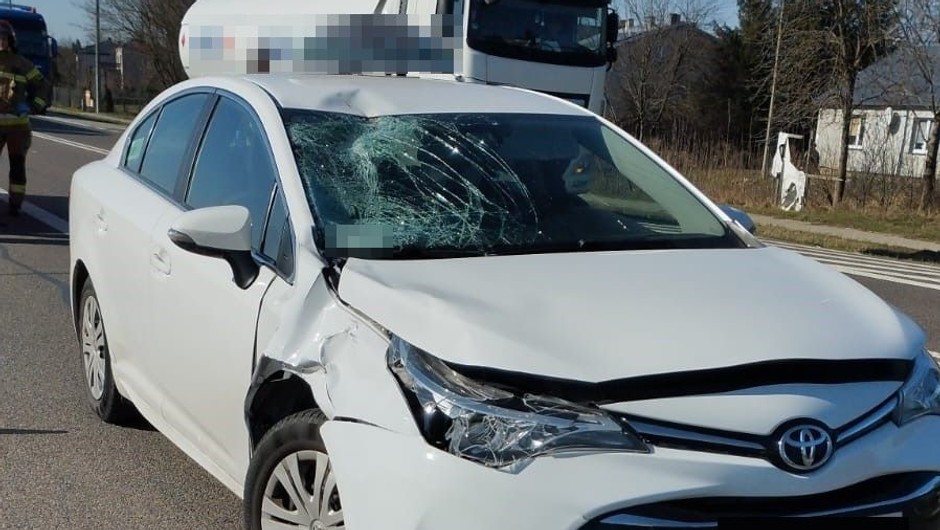 Wyszedł zza zaparkowanego samochodu. Nie udało się go uratować