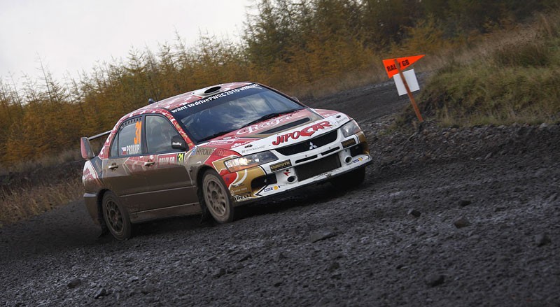Rajd Wielkiej Brytanii 2009: mistrz świata Loeb w akcji - fotogaleria Rallyworld©Willy Weyens