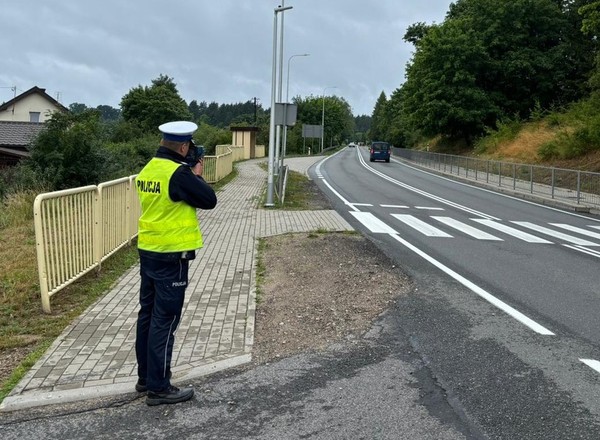 152 km/h z uszkodzoną oponą. Kierowca stanie przed sądem