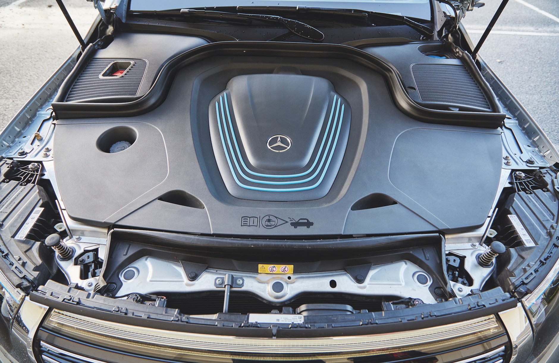 Porównanie elektrycznych SUVów – Audi e-tron kontra Mercedes EQC