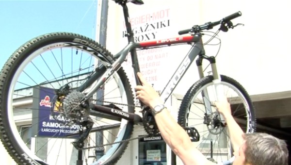 Zobacz, jak zamontować bagażnik rowerowy
