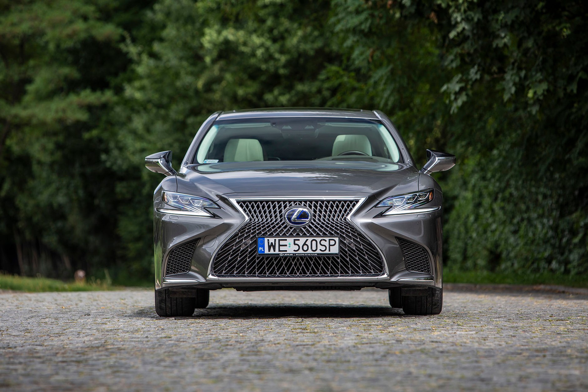 Lexus LS500h - jeździć czy być wożonym?