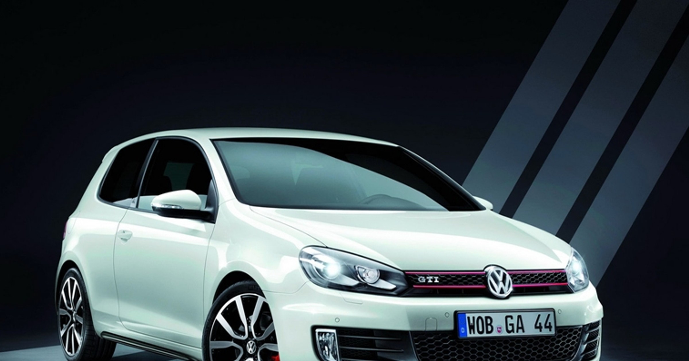 Volkswagen Golf GTI założył Adidasy