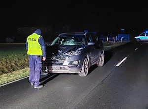 Po zmierzchu piesi są niewidoczni dla kierowców, ale polski rząd nie widzi problemu