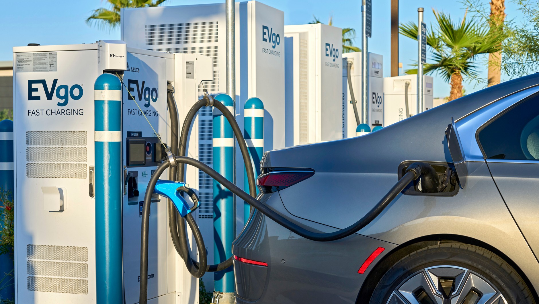 Dzięki możliwości ładowania z mocą do 195 kW w 10 minut można uzupełnić energię na przejechanie kolejnych 170 km
