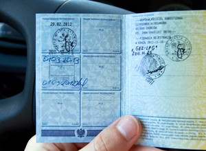 W maju pojawią się nowe dowody rejestracyjne. Co ze starymi dokumentami? Kogo czeka wymiana?