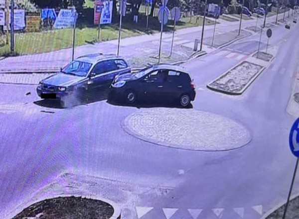 Spowodowała kolizję i pojechała do pracy. Tam znaleźli ją policjanci i poznali prawdę