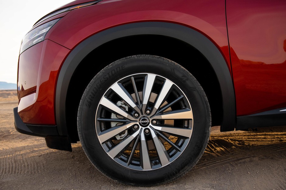 Nissan Pathfinder V (2022)