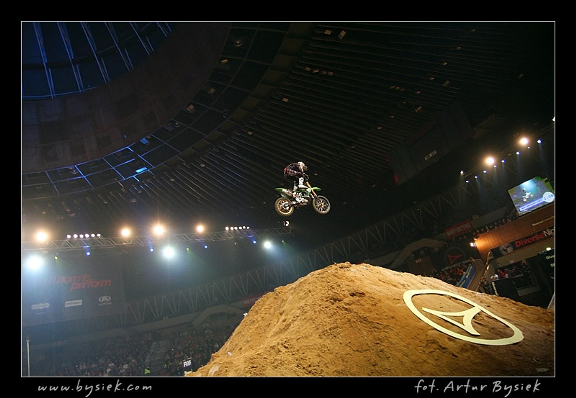 DIVERSE Night of the Jumps - fotografował Artur Bysiek