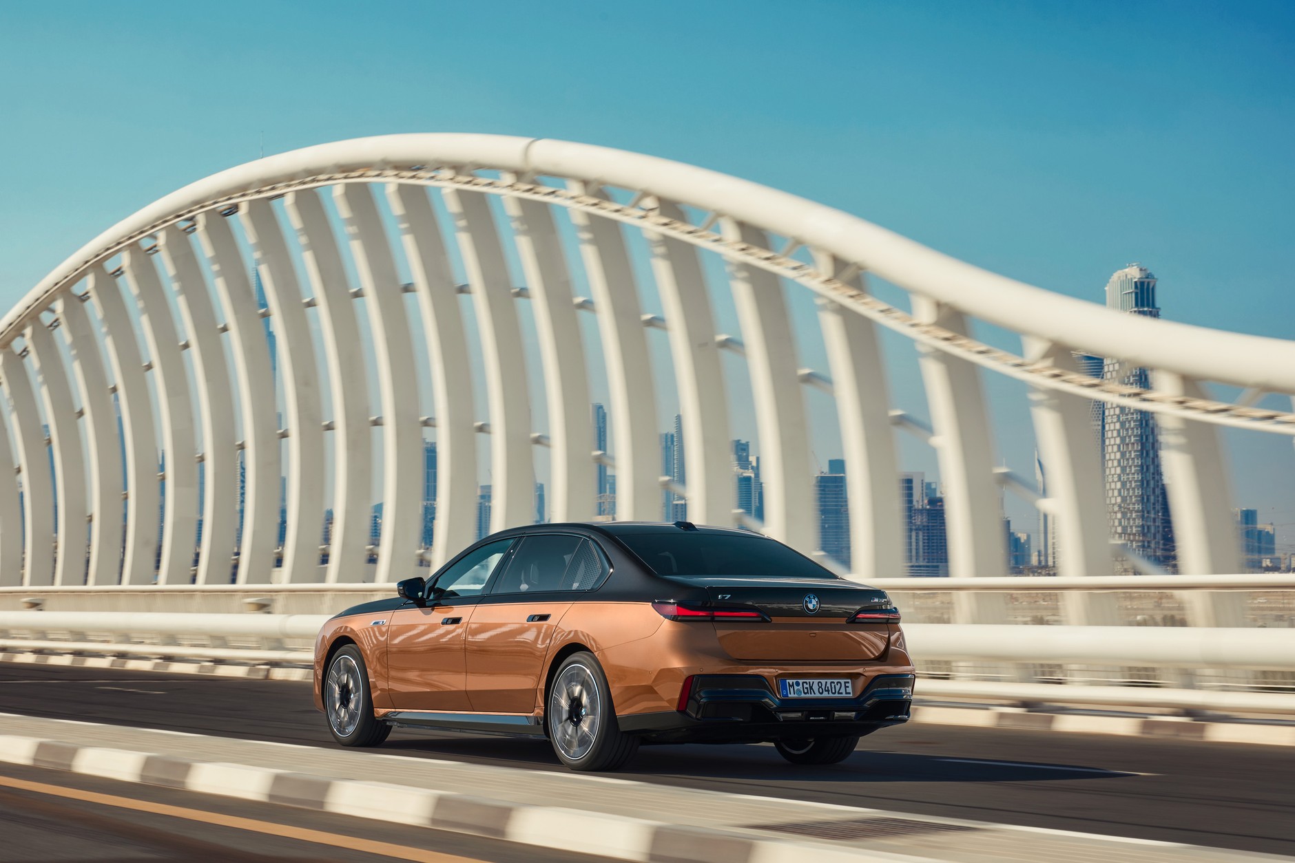 BMW i7 M70