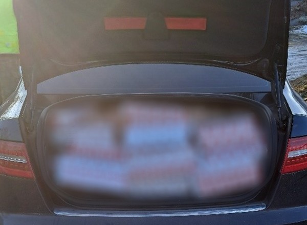 Strażnicy się nie mylili. Auto było wypełnione po sufit papierosami
