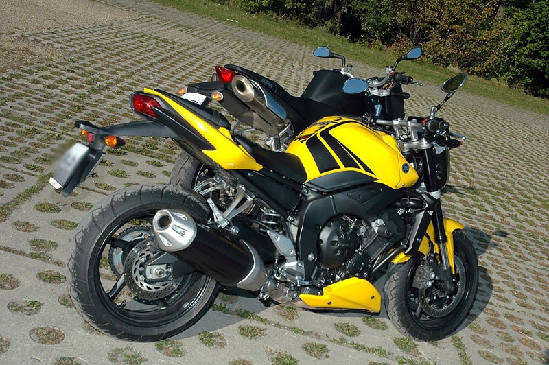 KTM 990 SuperDuke vs. Yamaha FZ1 (test porównawczy)