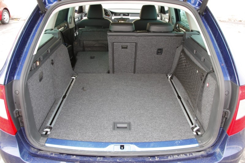 Skoda Superb Combi 2.0 TDI: Super(b)kombi: pakuj bez ograniczeń