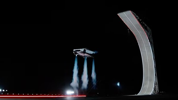 Zabawka dla dużych dzieci: nowa Tesla Roadster ma latać. Tylko po co?