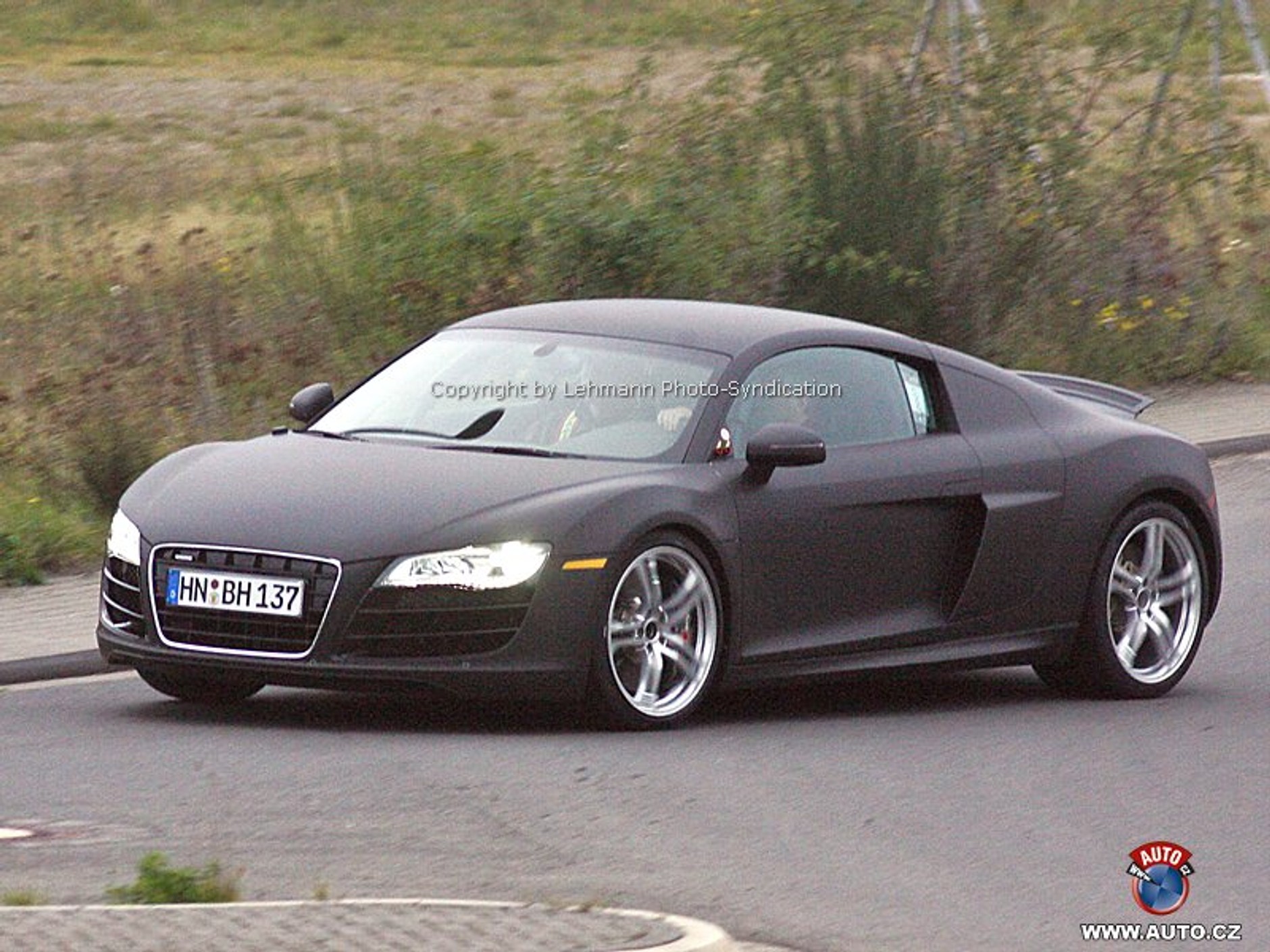 Zdjęcia szpiegowskie: Audi R8 otrzyma silnik 5,0 V10 z Lamborghini Gallardo