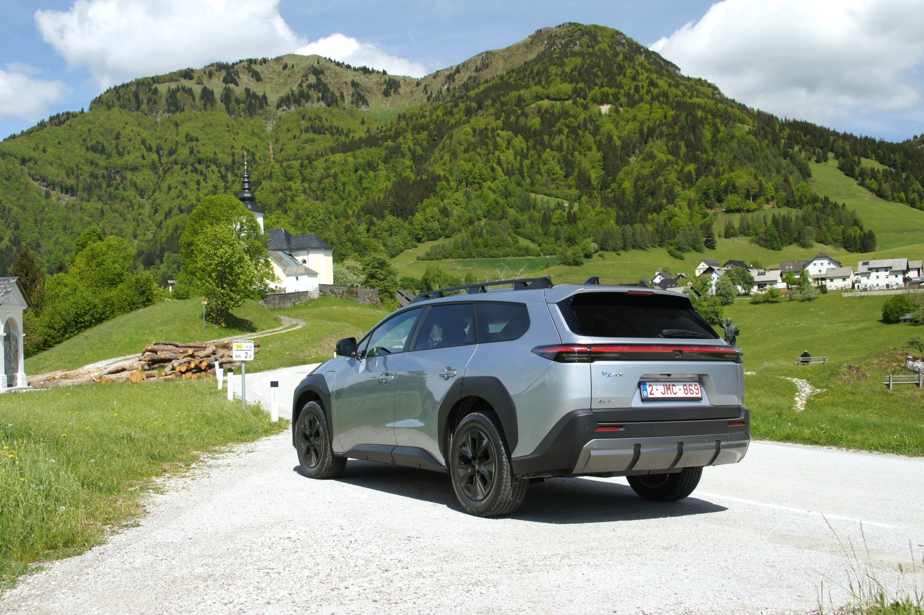 Nikt o zdrowych zmysłach nie założyłby, że ten kombi-SUV przyspiesza do "setki" w 4,5 s