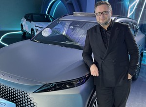 Jeździłem chińskim rywalem Toyoty RAV4. Omoda 7 chce pokonać japońskiego SUV-a jego własną bronią