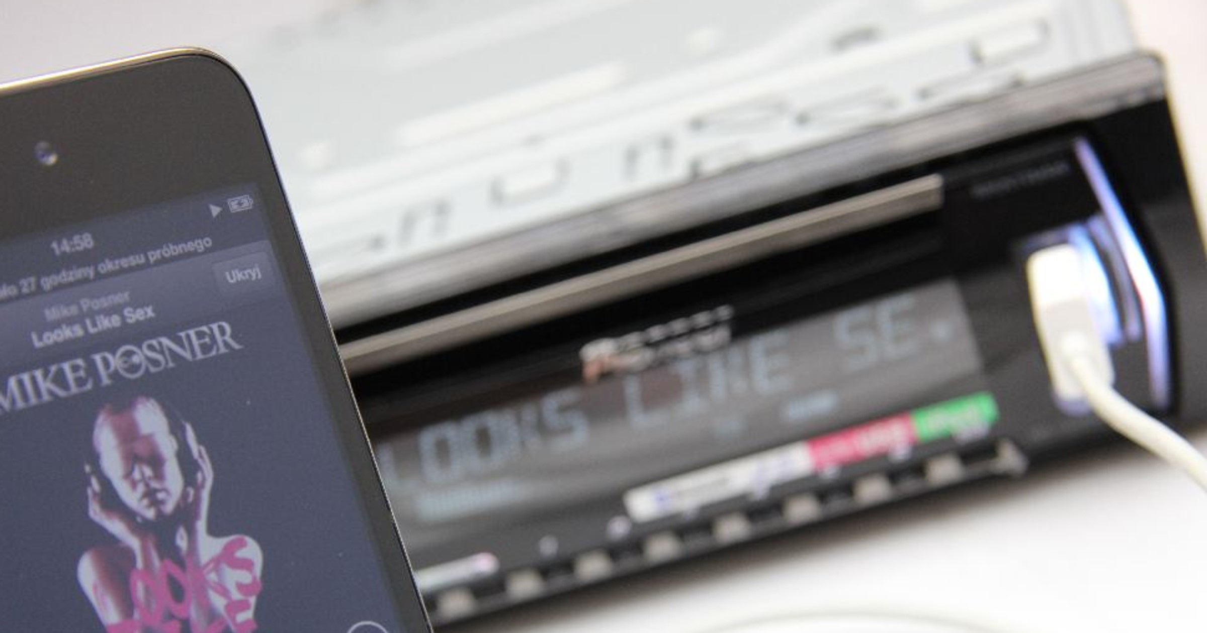 Z Apple (iPod) współpraca bez problemu. Co ważne jest dostęp do muzyki jak i dźwięku z aplikacji (tryb AppMode).