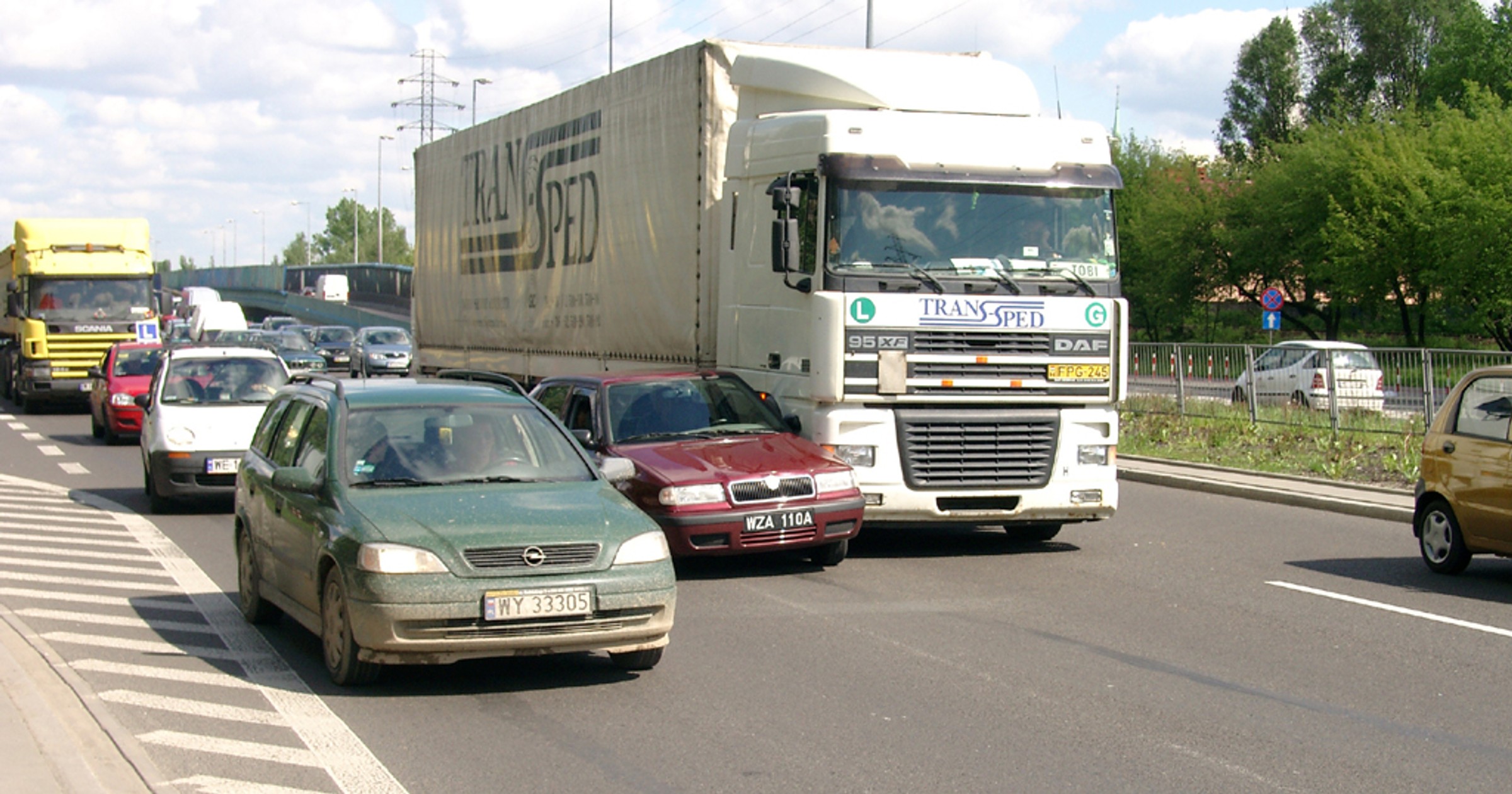 Uwaga, ciężarówka! Czyli - Duży widzi mniej!