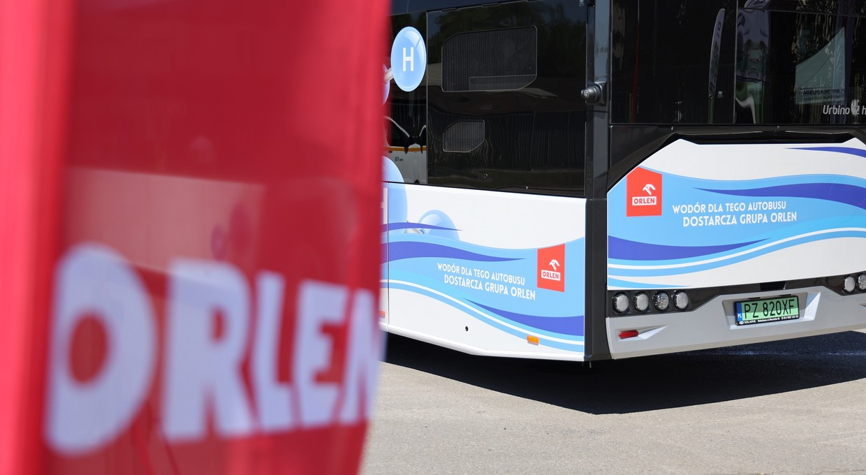 Orlen uruchomił w Krakowie mobilną stację tankowania wodoru. Będzie zasilać autobus