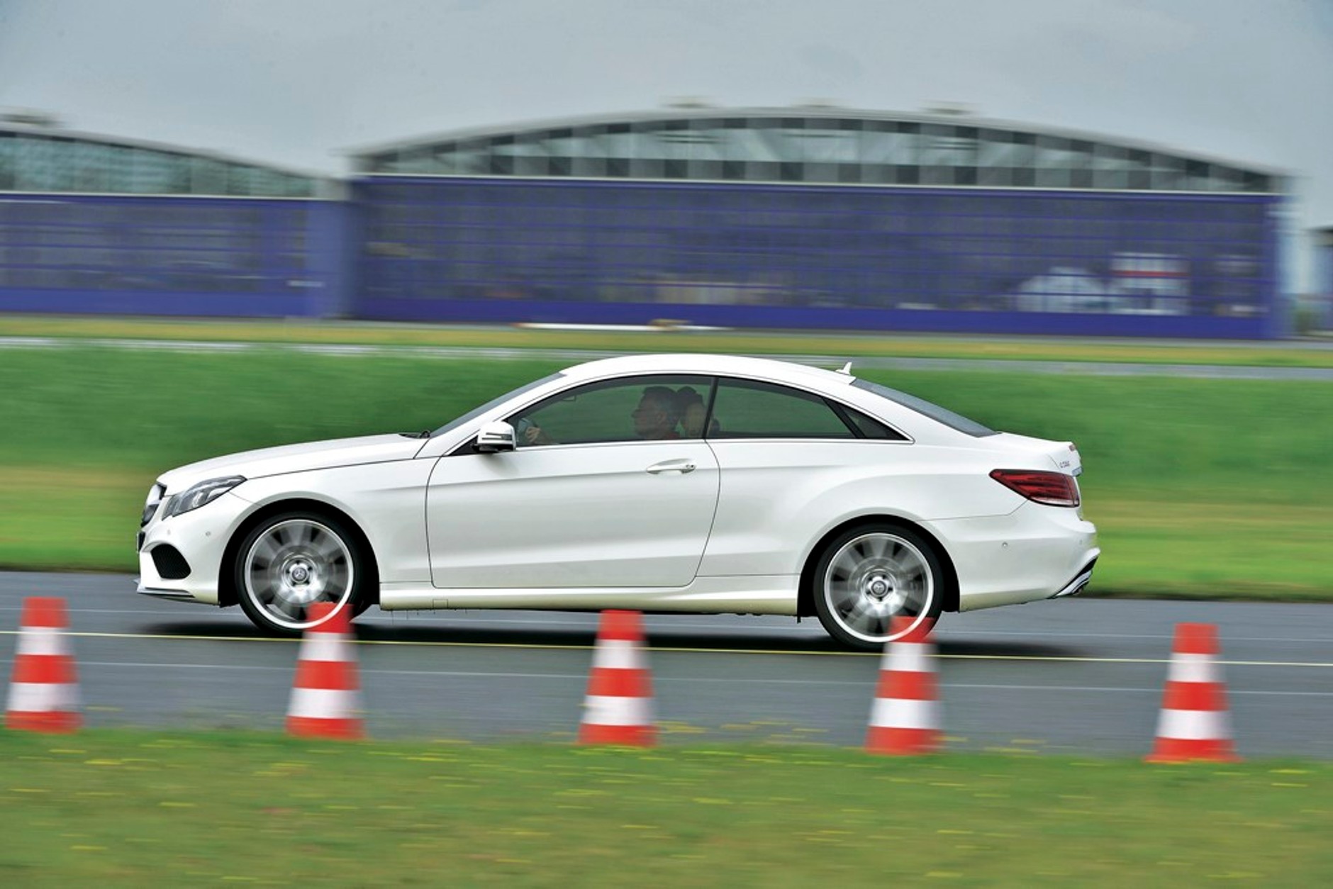 Mercedes E Coupe, hamowanie