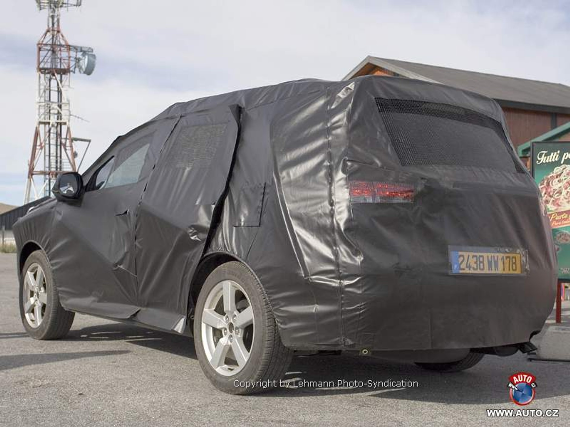 Zdjęcia szpiegowskie: nowe SUVy Peugeota i Citroena pojawią się w roku 2007