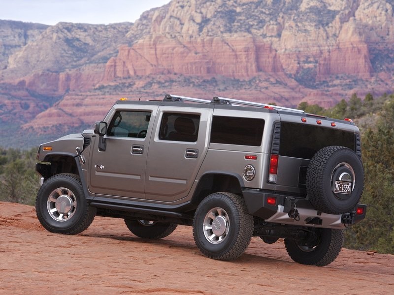 Hummer H2 z nowym silnikiem i wnętrzem