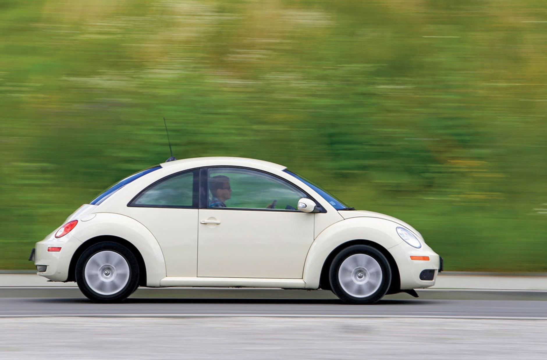 New Beetle miał kontynuować tradycję Garbusa, ale cieszył się umiarkowaną popularnością