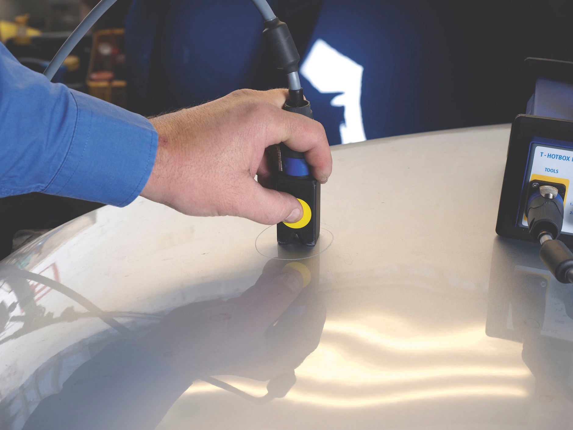 Jak usunąć wniecenia bez lakierowania?