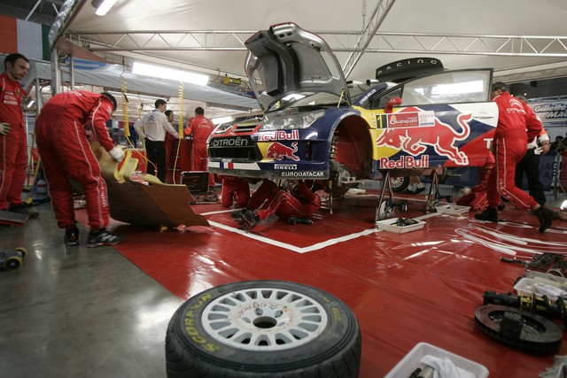 Rajd Meksyku 2010: Sébastien Loeb ucieka, Mikko Hirvonen walczy o awans (relacja z 2. etapu)