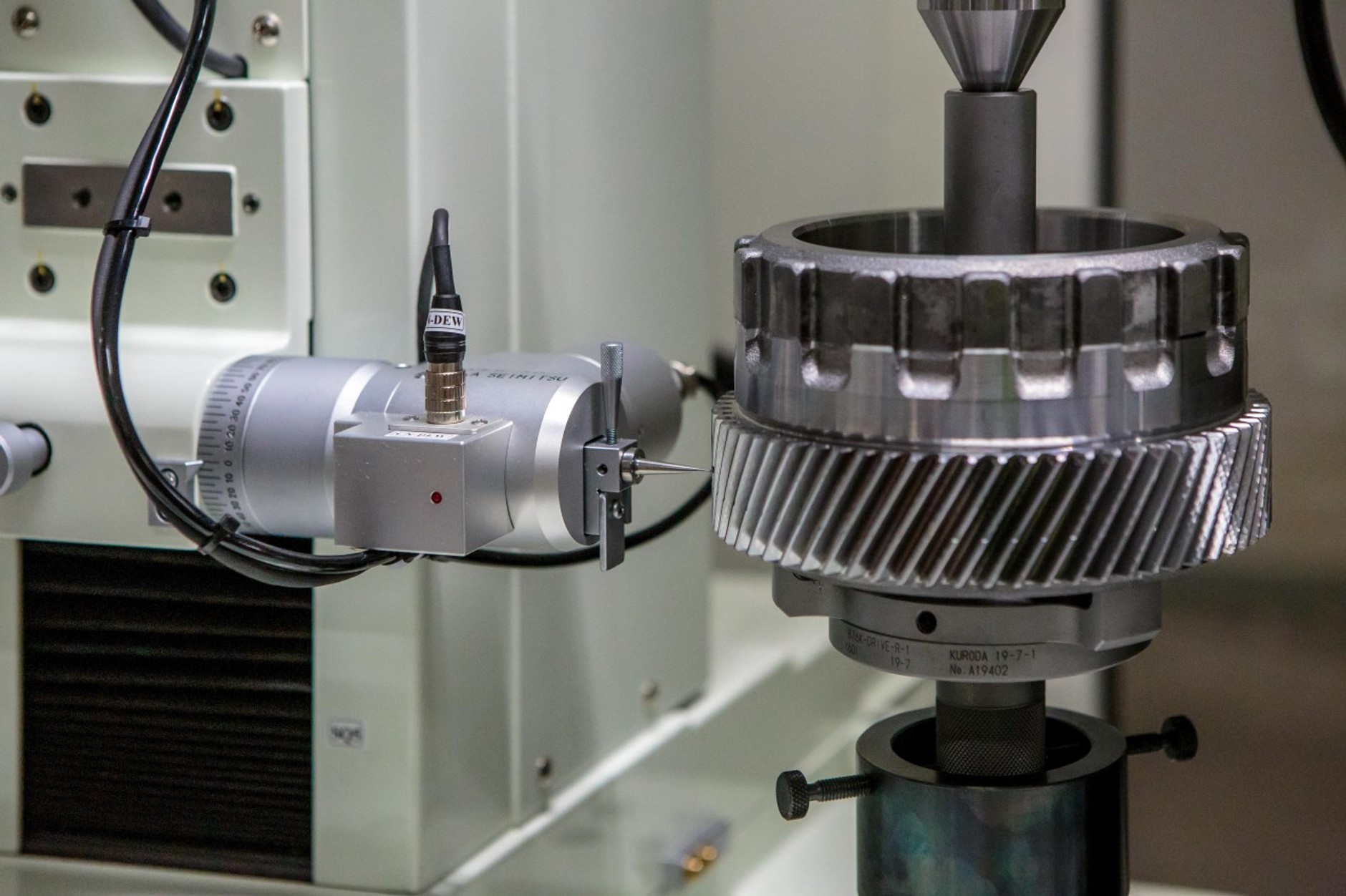 Toyota - linia produkcyjna hybrydowych skrzyń biegów