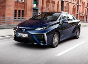 Toyoty na wodór wystawione na sprzedaż w Polsce. Krakowski dealer ma w ofercie aż dwie