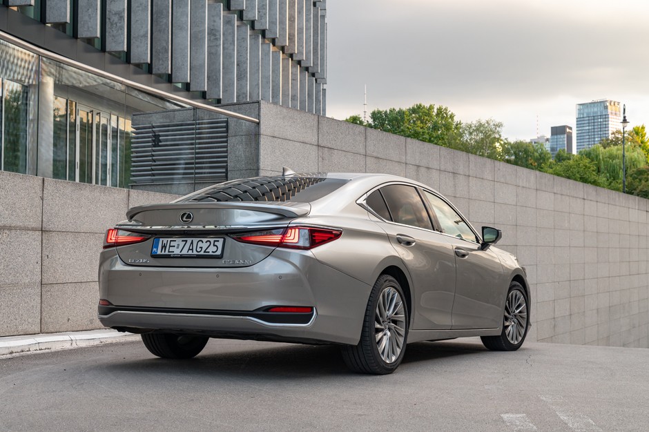 Lexus ES