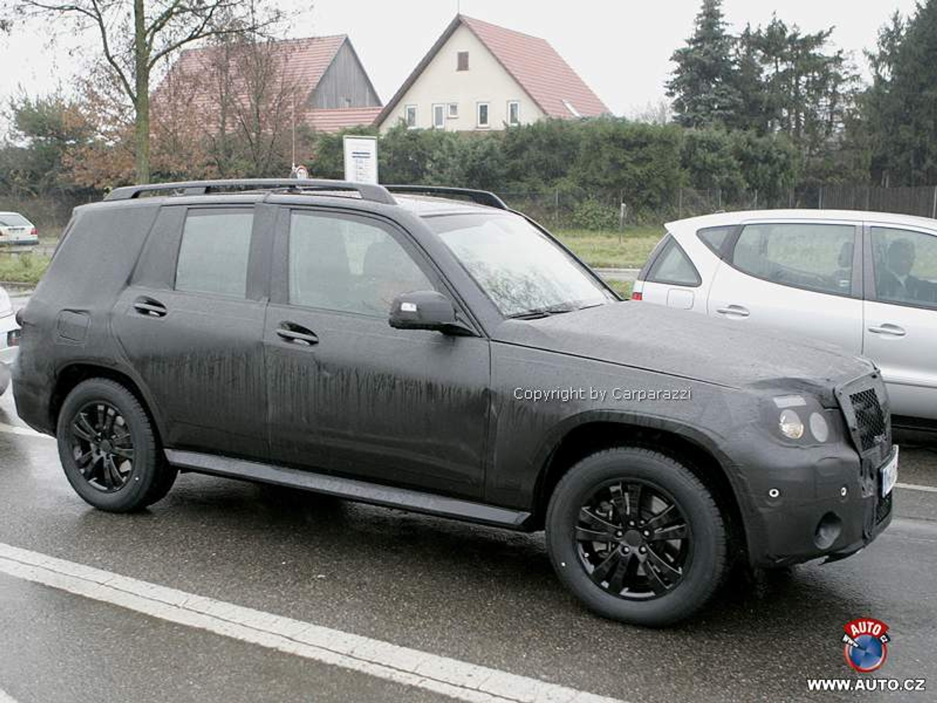 Mercedes-Benz GLK w sprzedaży od września 2008