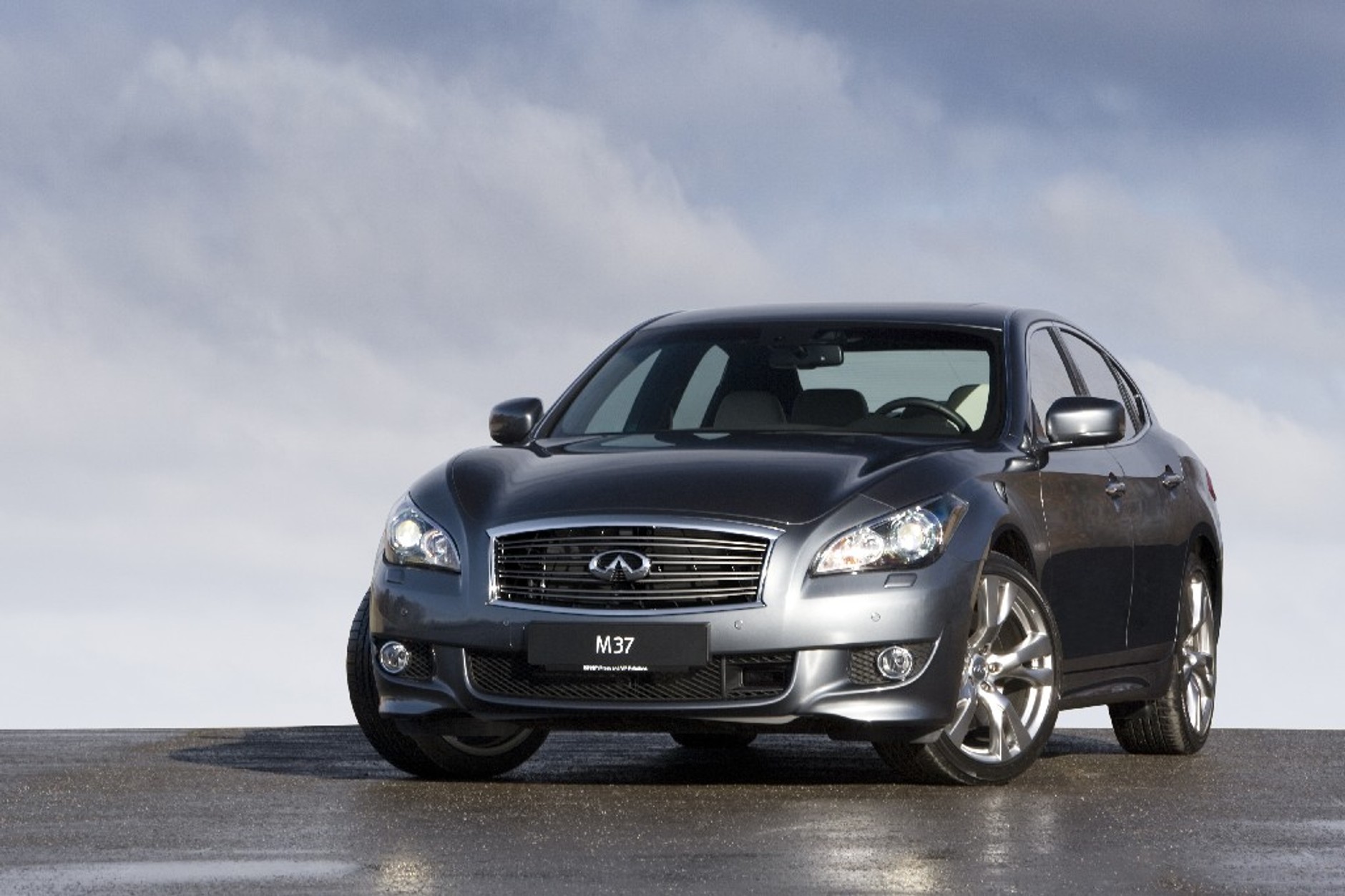 Infiniti M37