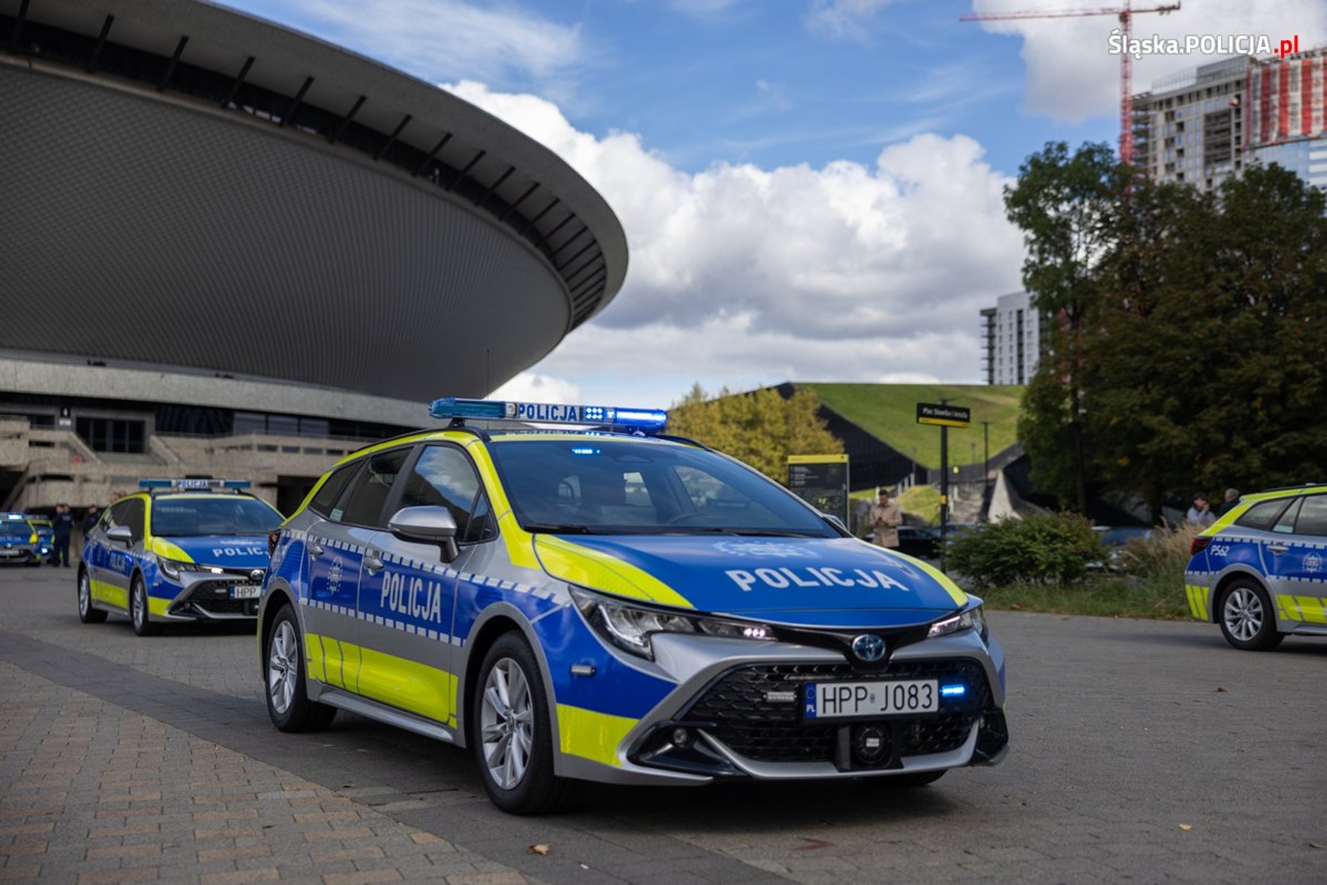 Policjanci ze Śląska dostali nowe radiowozy. Są hybrydowe