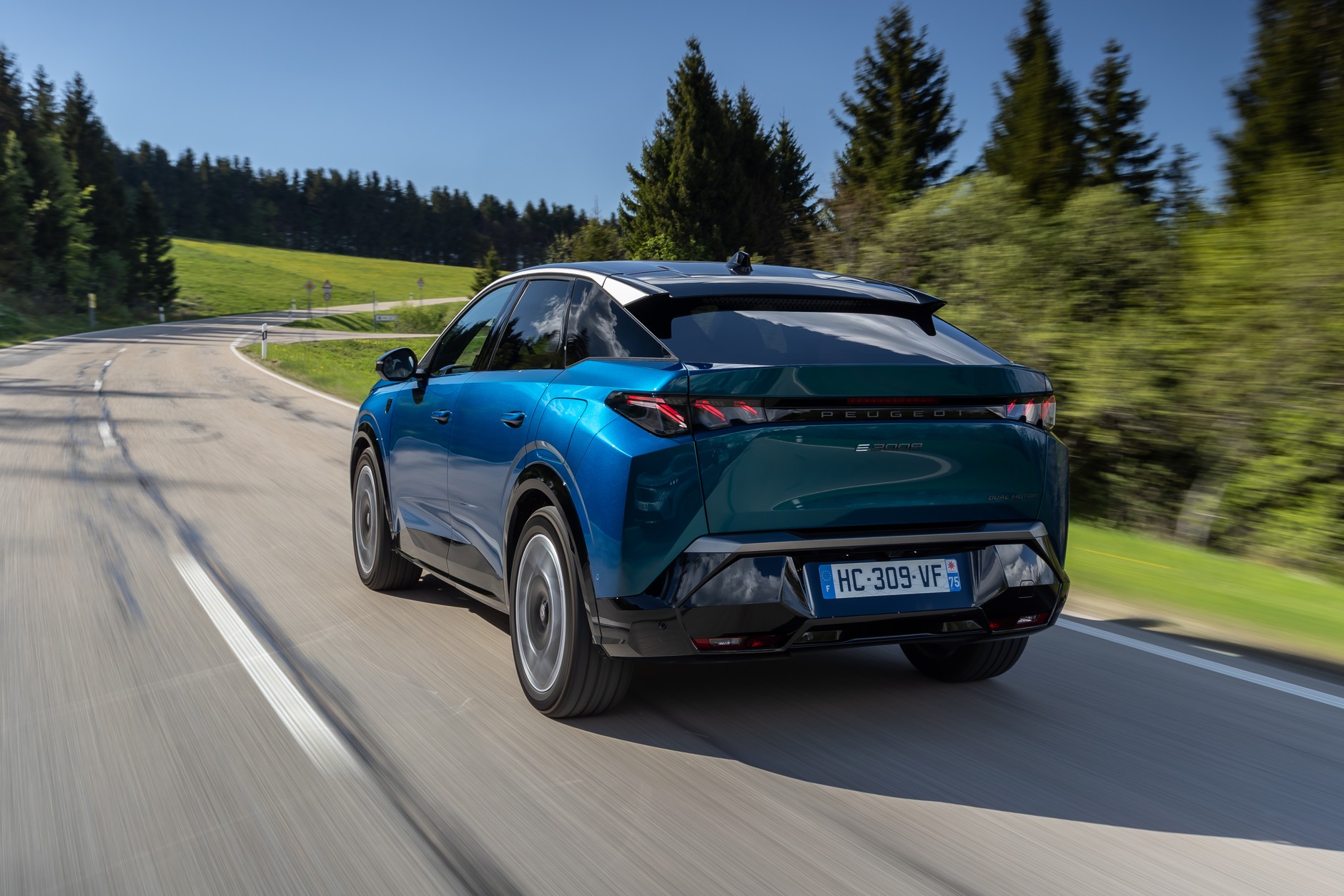 Peugeot E-3008 325 Dual Motor