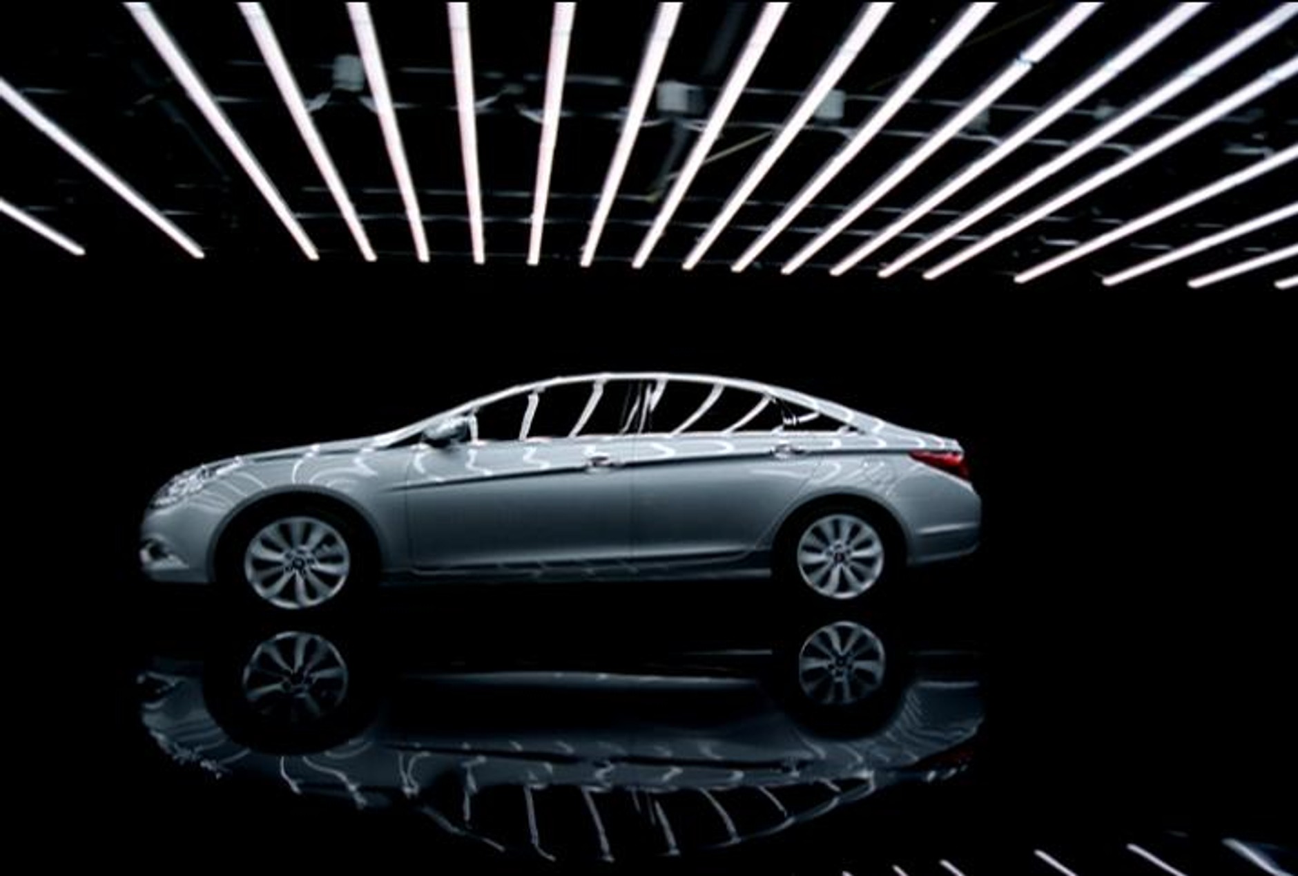 Hyundai Sonata: nowa generacja odkrywa swoje kształty