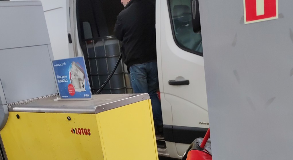 Tankowanie do "mauzera" na stacji Lotos