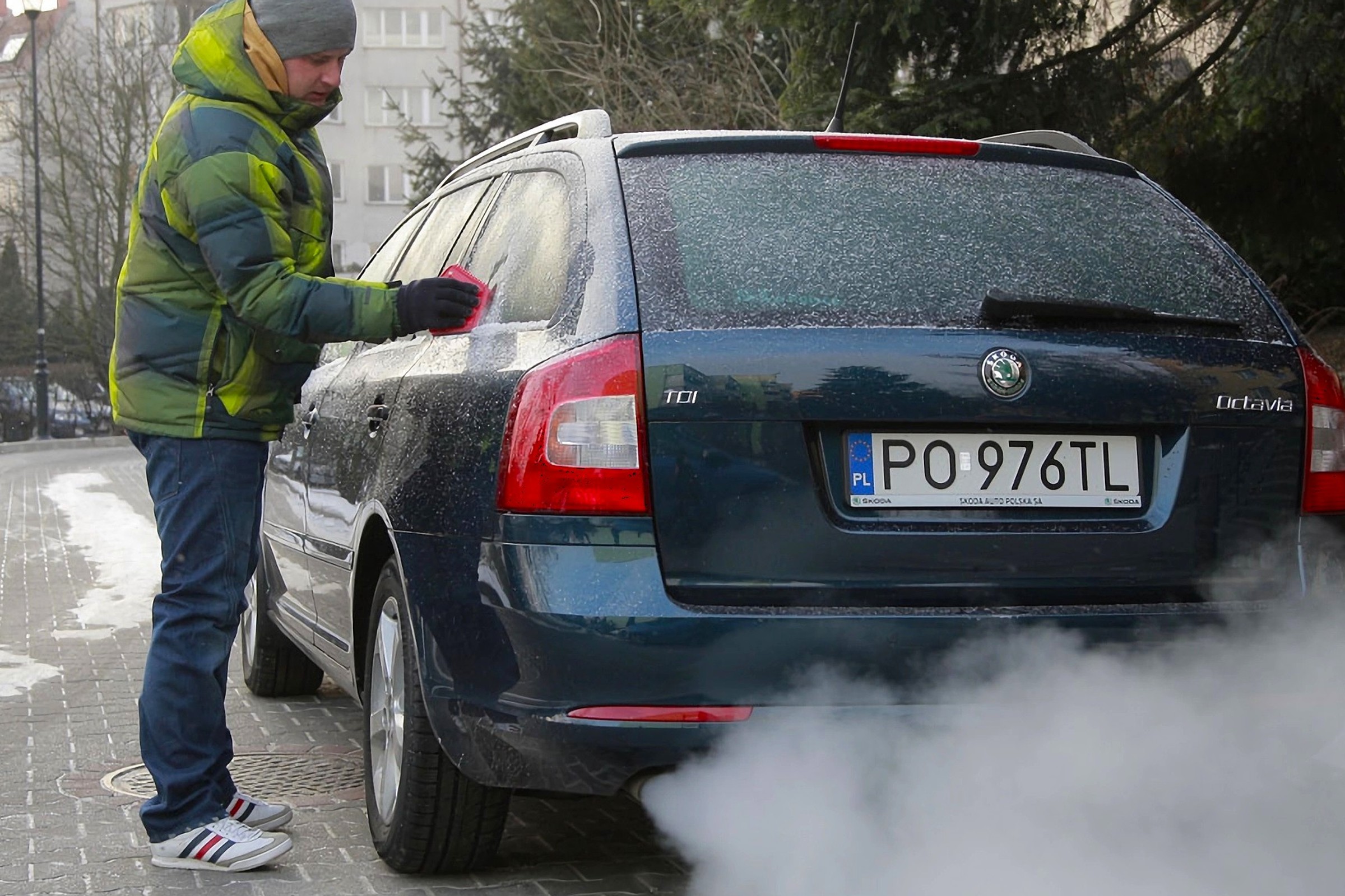 Zimowa kurtka do jazdy autem to dramatyczny wybór. Nie wiesz, jak dużo ryzykujesz