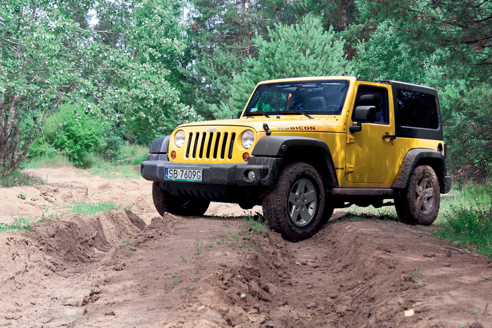 Jak skutecznie pokonywać koleiny i rowy?