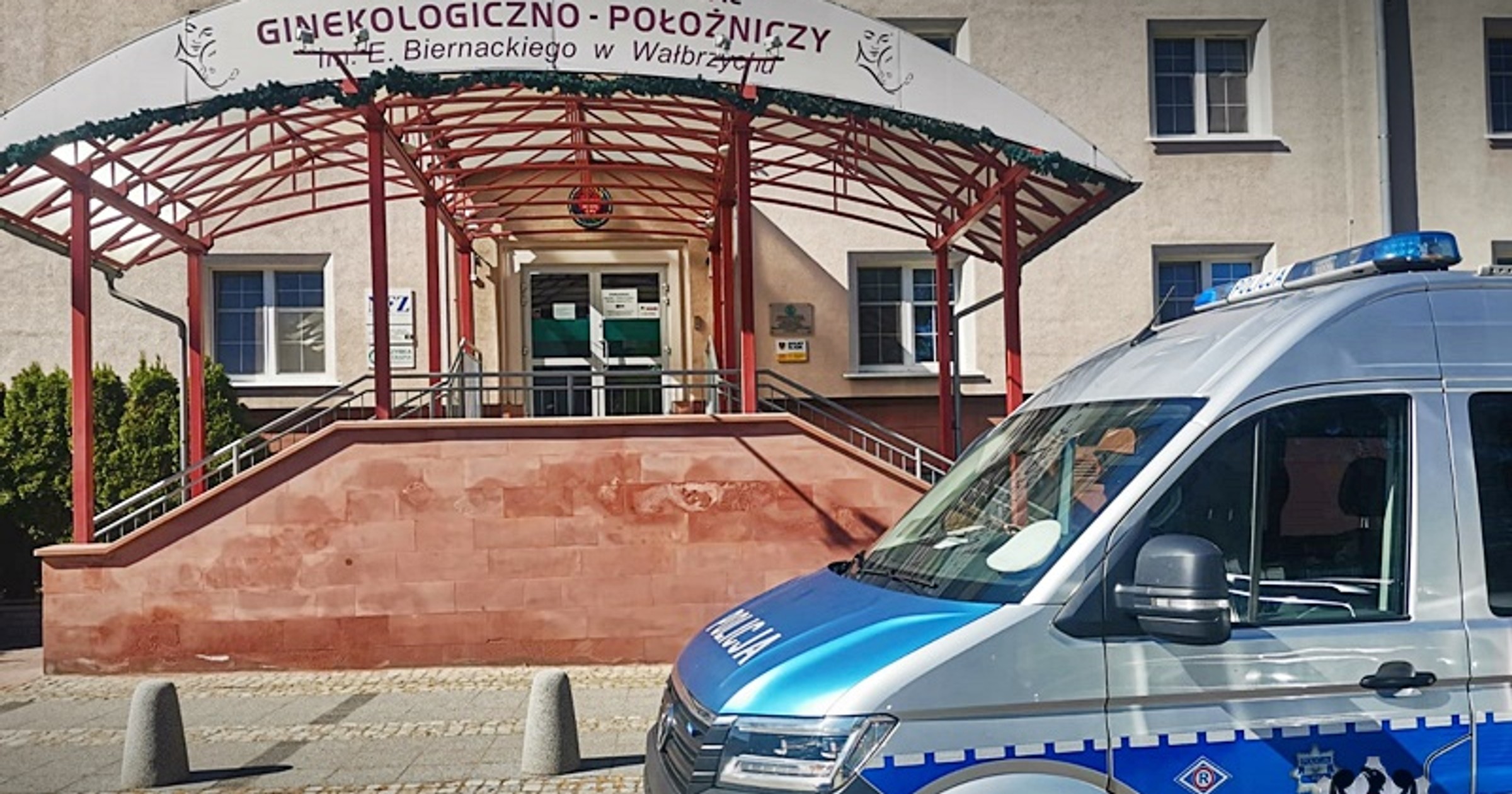 Obraz pochodzący z serwisu https://walbrzych.policja.gov.pl/dba/aktualnosci/bieza/120407,quotPomagamy-i-chronimyquot-podziekowania-dla-walbrzyskich-policjantow-ruchu-dro.html
