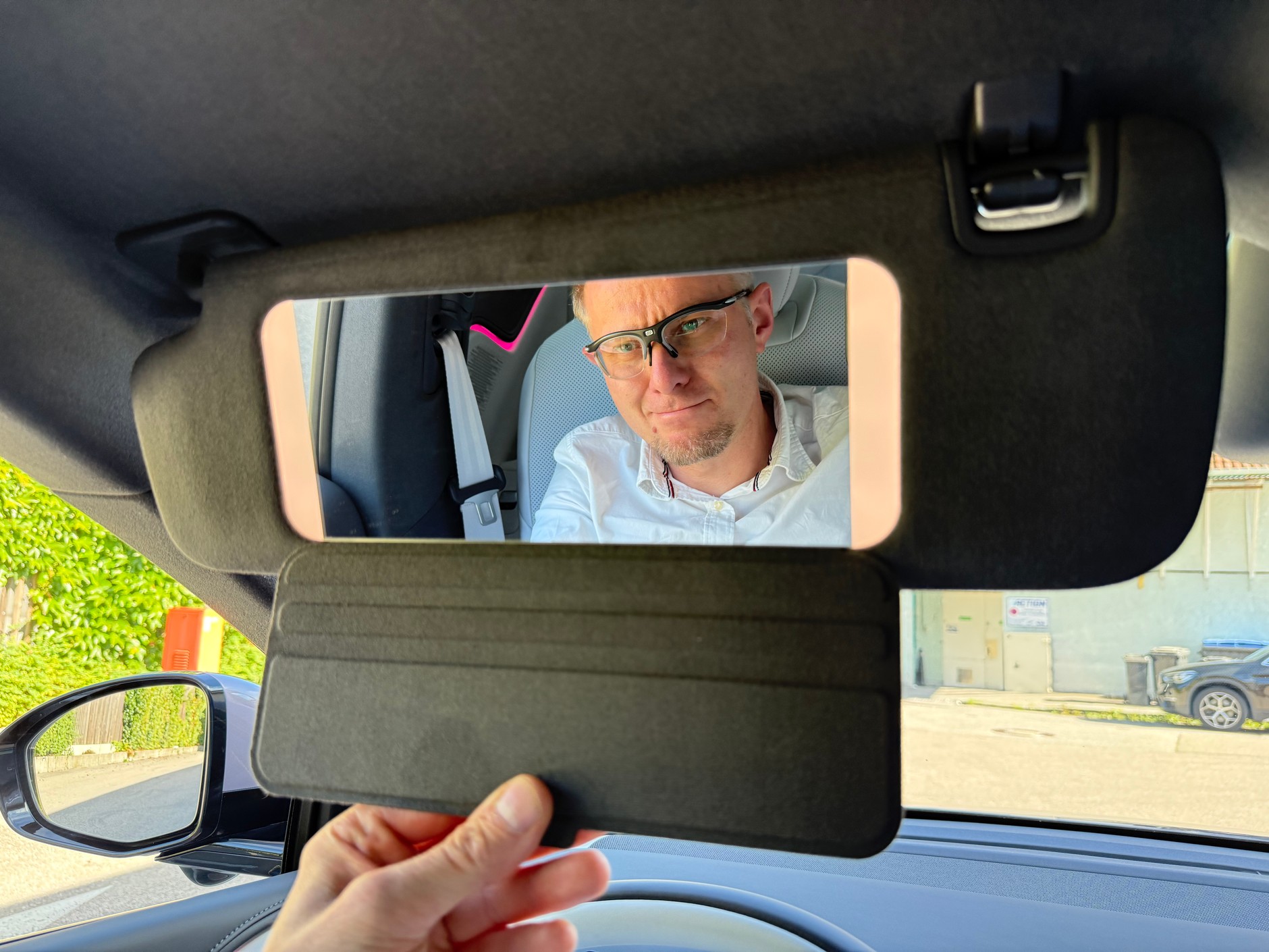 Nowy Xpeng G6 – wielkie lusterka do makijażu z magnetycznymi klapkami