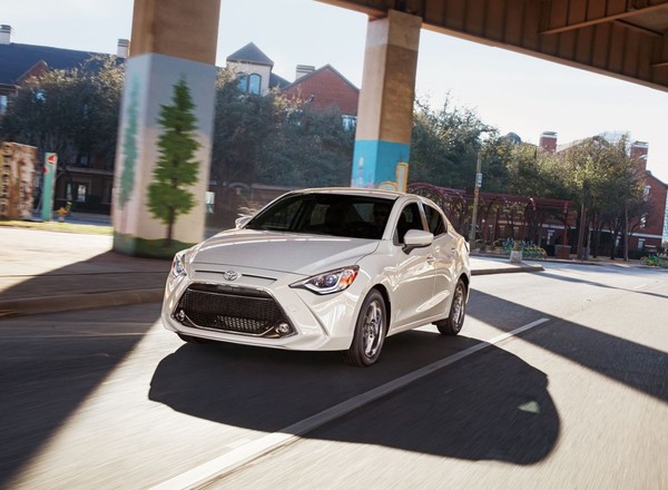 Toyota Yaris sedan, czyli Mazda