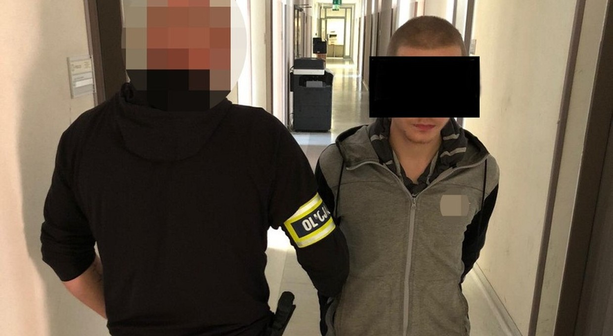 Zatrzymali bezdomnego w Warszawie. Miał przy sobie ponad 17 tys. zł
